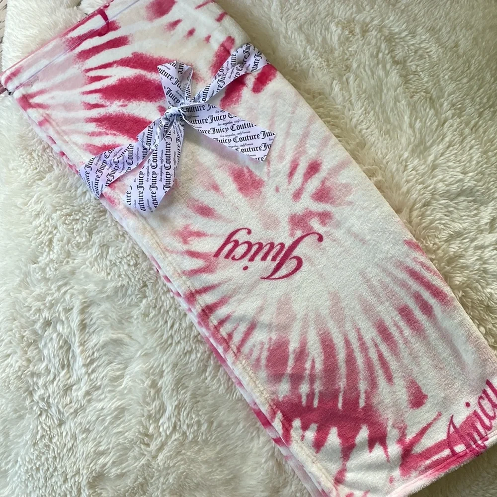 💓 Juicy Couture Plush Throw